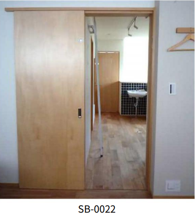 Porte coulissante en bois clair